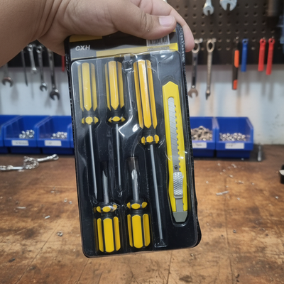 Set Of 5 Screwdrivers & 1 Cutter – High Quality Hand Tool Kit With 2 Straight, 3 Cross Screwdrivers & Sharp Cutter For Household And DIY Use
