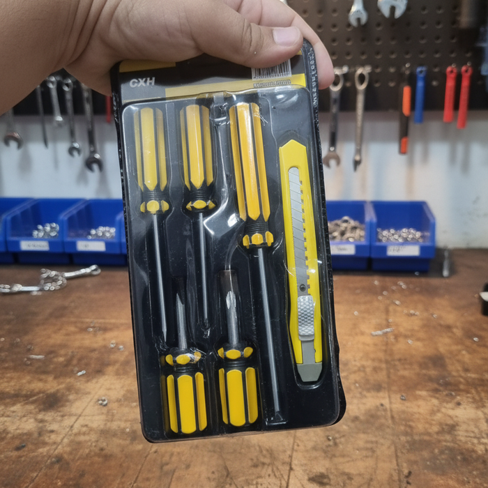 Set Of 5 Screwdrivers & 1 Cutter – High Quality Hand Tool Kit With 2 Straight, 3 Cross Screwdrivers & Sharp Cutter For Household And DIY Use