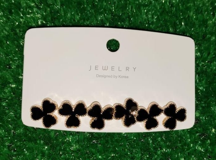 1 Pair Black Mini Hearts Trending Earrings