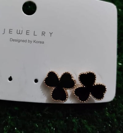 1 Pair Black Mini Hearts Trending Earrings