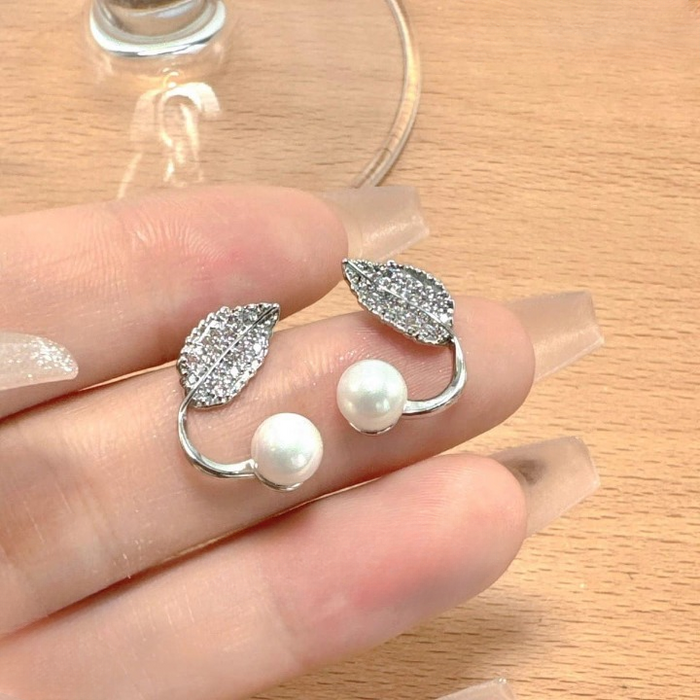Beautiful Korean Leaf Pearl Earings / Daily Life Earring Accessories For Women - Golden